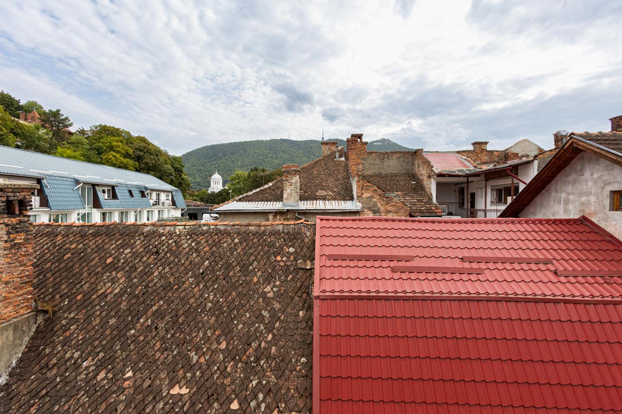 Peak Aparthotel - Old Town - By Cityhost Brasov Exterior photo
